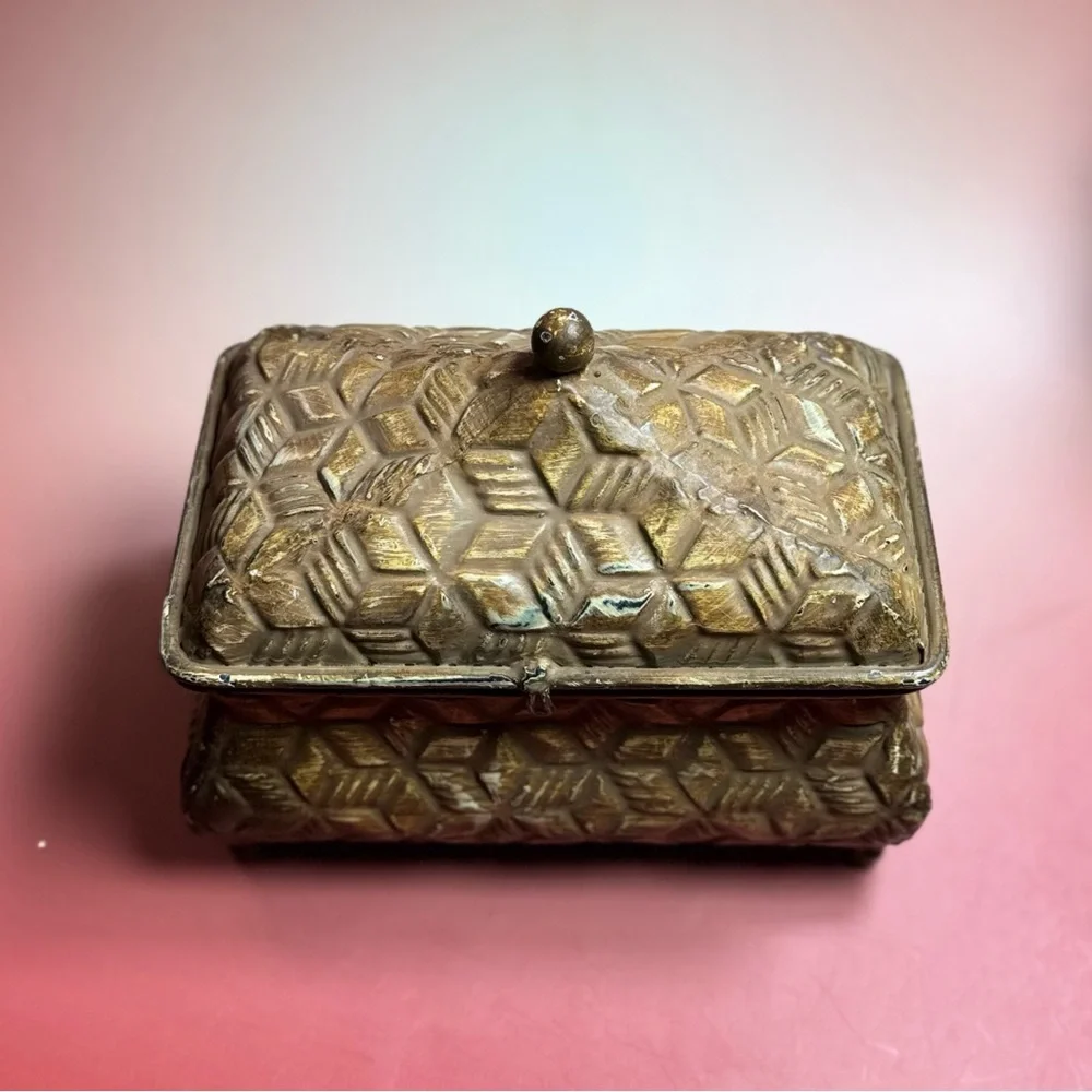 Vintage 90’s Metal Distressed Rustic Keepsake Box